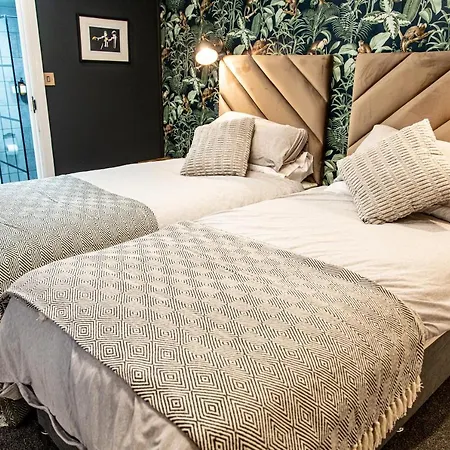 Dom wakacyjny Vip - 2 Bedroom Grade 2 Luxury Industrial House With Log Burning Fire & Electric Blinds In The Heart Of The Jq Birmingham