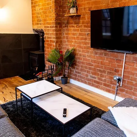 Dom wakacyjny Vip - 2 Bedroom Grade 2 Luxury Industrial House With Log Burning Fire & Electric Blinds In The Heart Of The Jq