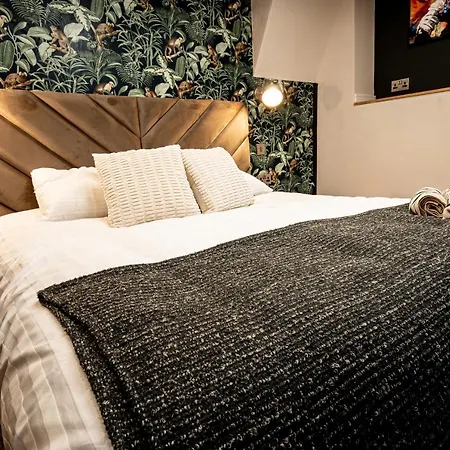 Vip - 2 Bedroom Grade 2 Luxury Industrial House With Log Burning Fire & Electric Blinds In The Heart Of The Jq *
